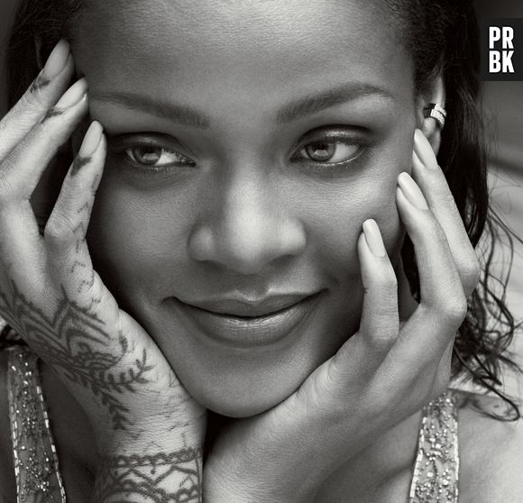 Rihanna aproveitou a entrevista para falar sobre relacionamento x agenda lotada. Quem será que vence?