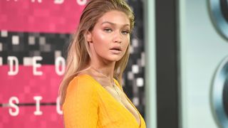 Gigi Hadid, namorada de Zayn Malik, arma barraco no Twitter após ser criticada por sua vida amorosa