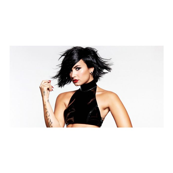 O último CD lançado por Demi Lovato foi &quot;Confident&quot;, em outubro de 2015