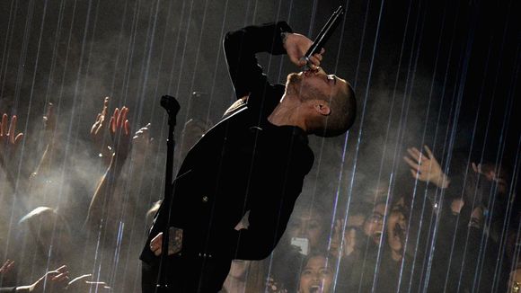 Zayn Malik, ex-One Direction, faz performance de "Like I Would" no iHeartRadio Music Awards 2016