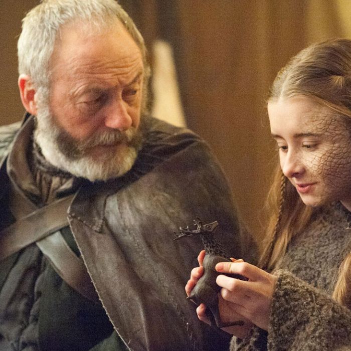 Em &quot;Game of Thrones&quot;, Shireen (Kerry Ingram) foi sacrificada por seu próprio pai, Stannis (Stephen Dillane)