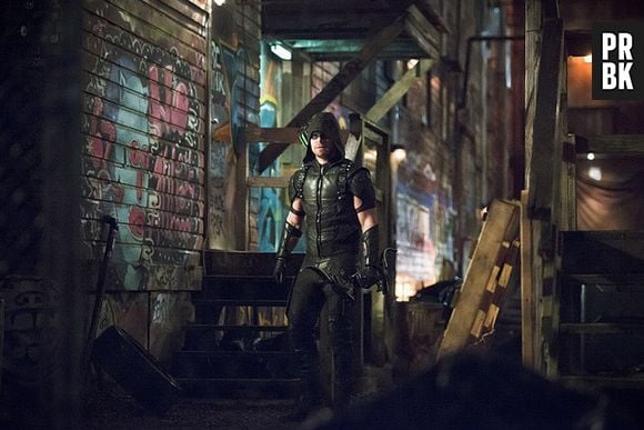 Em "Arrow", Oliver (Stephen Amell) procura por vingança após morte de Laurel (Katie Cassidy)