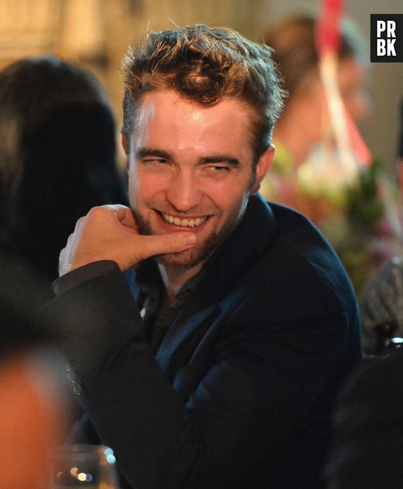 Robert Pattinson compôs single com grande compositor da música