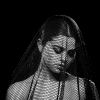 Selena Gomez tem dividido seu tempo entre preparativos da "Revival World Tour" e sessões em estúdio