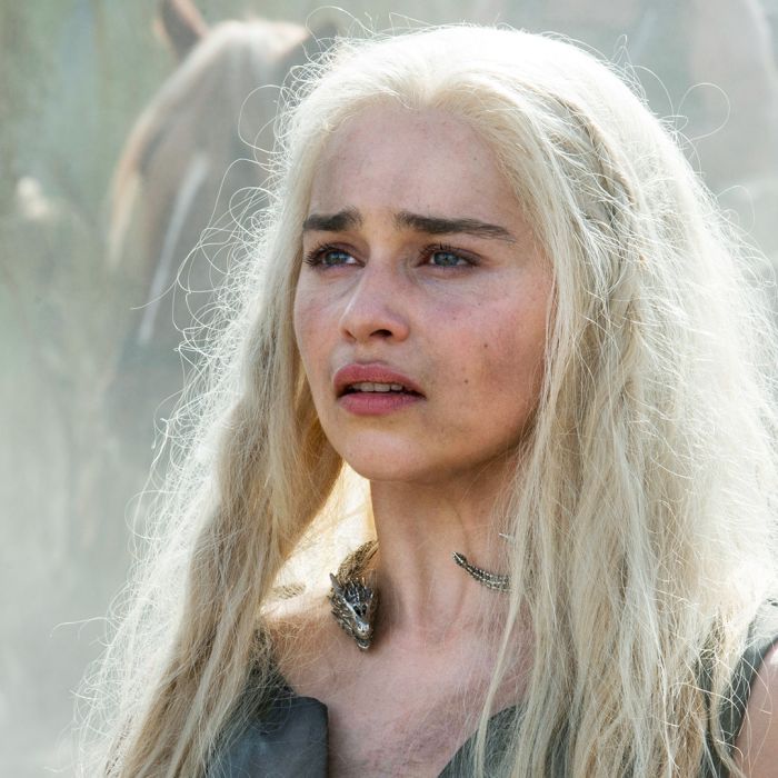 Em &quot;Game of Thrones&quot;, Daenerys Targaryen (Emilia Clarke) chega a Vaes Dothrak   