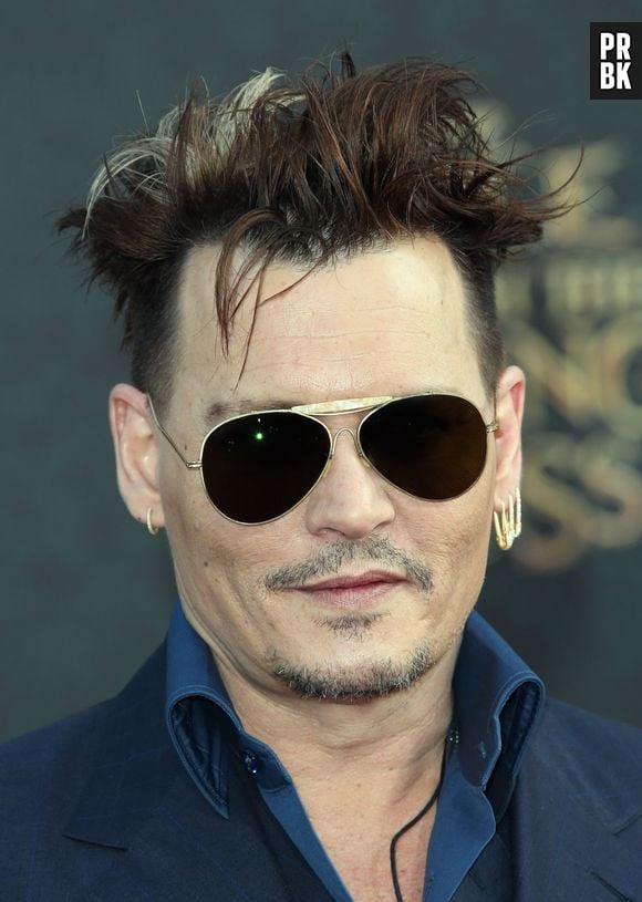 Johnny Depp também deu as caras na première de "Alice Através do Espelho"