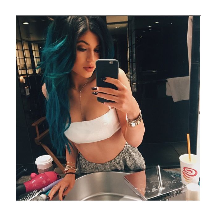 Kylie Jenner arrancou elogios com cabelos azuis