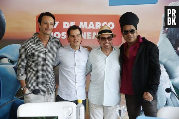 Rodrigo Santoro, ao lado do diretor Carlos Saldanha, e dos músicos Sérgio Mendes e Carlinhos Brown durante a coletiva de "Rio 2"