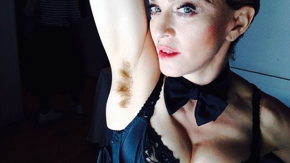 Madonna trolla todo mundo ao postar foto de "suvaco" cabeludo