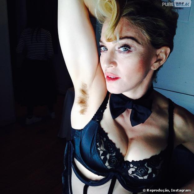 Madonna mostra a axila peluda em foto do Instagram