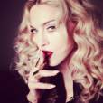 Fumando: Madonna não tem medo de ser polêmica