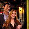 Lindsay Lohan procura alguém para fazer o bolo de seu casamento em "2 Broke Girls"