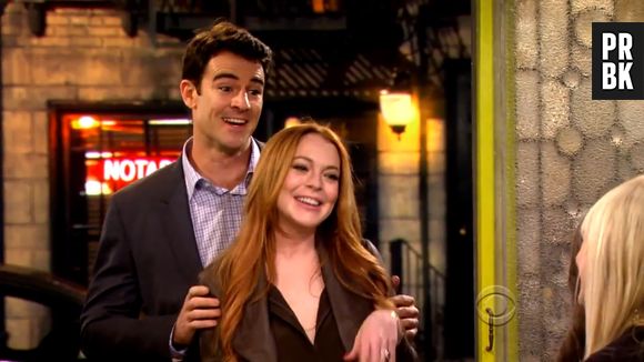 Lindsay Lohan procura alguém para fazer o bolo de seu casamento em "2 Broke Girls"