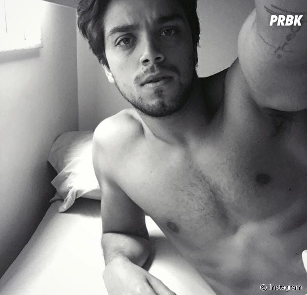 Rodrigo Simas aparece sexy no Instagram e fãs piram!