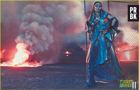 Rihanna na W Magazine: dona do hit "Work" aparece em ensaio futurístico