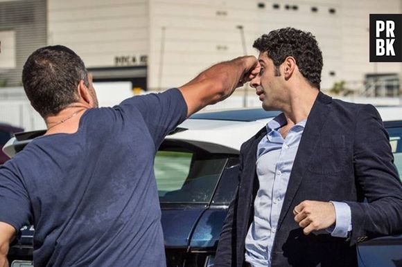 Novela "Haja Coração": Apolo (Malvino Salvador) e Beto (João Baldasserini) lutam pelo coração de Tancinha (Mariana Ximenes)