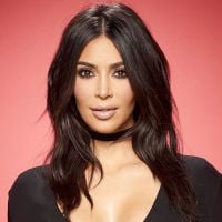 Kim Kardashian supera Selena Gomez no Instagram com vídeo sexy rebolando em piscina! Confira