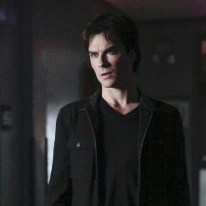 Em &quot;The Vampire Diaries&quot;, na 8ª temporada, roteirista revela: &quot;Damon se tornou, infelizmente, um daqueles tipos que quer ser juiz, júri e carrasco de todos os casos&quot;