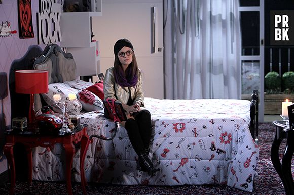 E aí, tá curtindo os looks de Isabela (Larissa Manoela) em "Cúmplices de Um Resgate"?