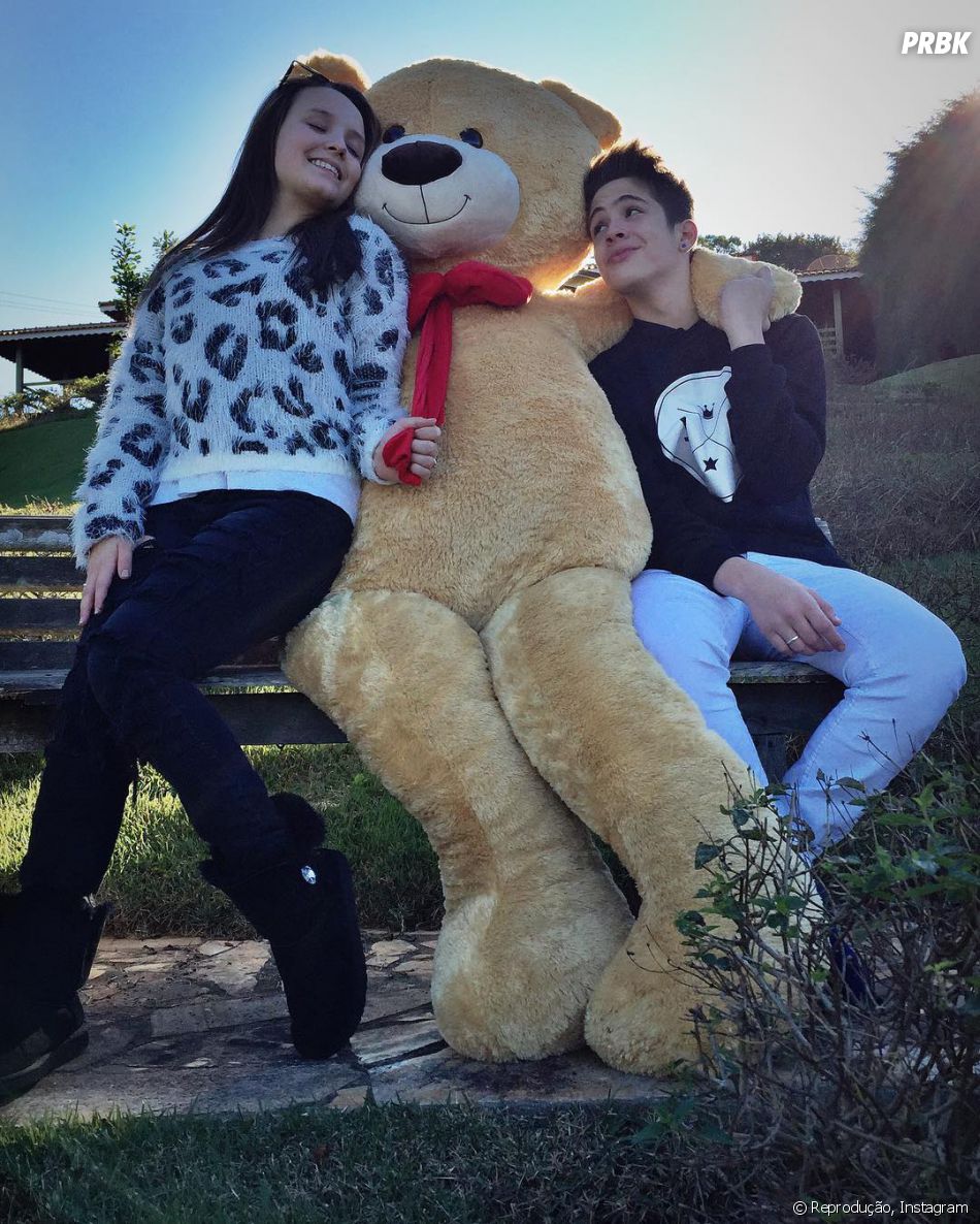 Joao Guilherme Avila Presenteou Larissa Manoela Com Um Urso Gigante Purebreak