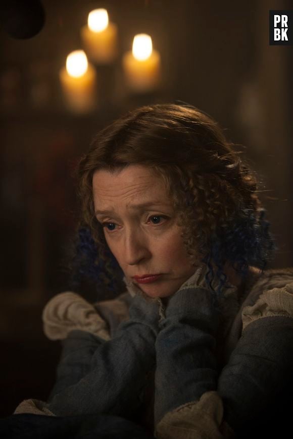 Lesley Manville é a fada Primavera em "Malévola"