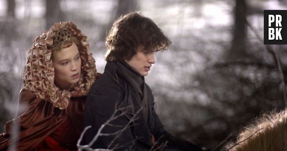 Léa Seydoux (Bela) e Eduardo Noriega (como Perducas) em cena de "A Bela e a Fera"