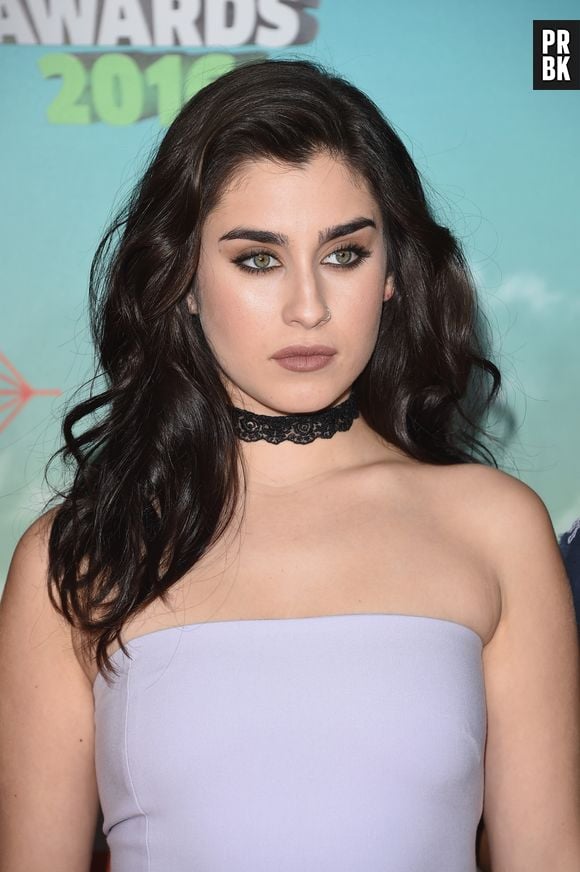 Recentemente, Lauren Jauregui foi vista aos beijos com uma amiga