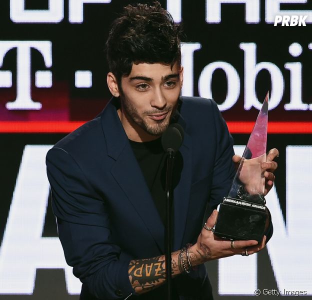 Zayn Malik dá alfinetada em One Direction ao receber prêmio no American Music Awards 2016