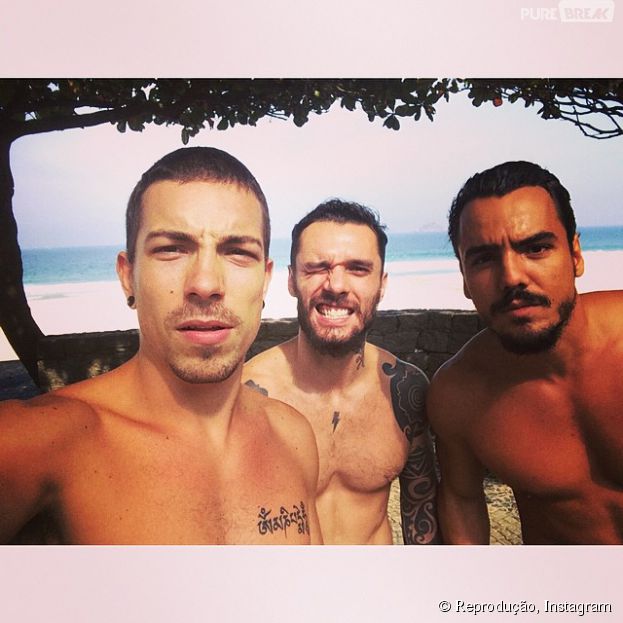 No Instagram: Di Ferro, Fi Ricardo e T&uacute;lio Dek curtem uma praia enquanto malham!
