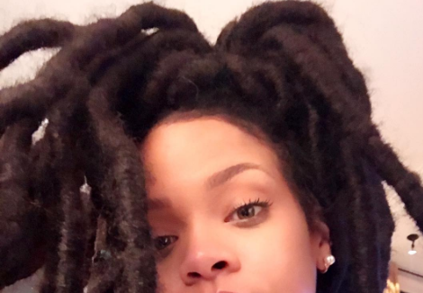 Rihanna bate novo recorde e "Work" é eleito como o hit de 2016 por revista britânica!