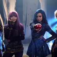 De Descendentes 2 Disney Libera 1ª Foto Do Filme Com Jay Evie Mal Carlos E Ben Purebreak