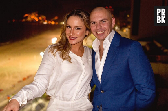 Versão demo de "We Are One" contava só com Claudia Leitte e Pitbull