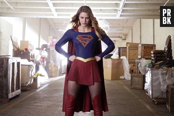 O tradicional e incrível uniforme de Supergirl!