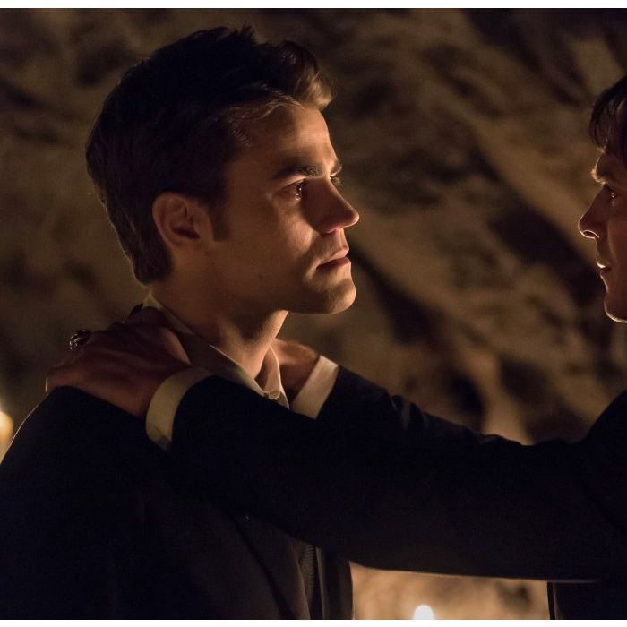 Stefan (Paul Wesley) se sacrificou no lugar de Damon (Ian Somerhalder) em &quot;The Vampire Diaries&quot;