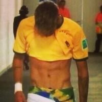 Neymar mostra sunga em jogo e estilista diz que mandou tamanho GG para Hulk