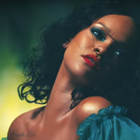 Rihanna sensualiza no clipe "Wild Thoughts", de DJ Khaled, e fãs enlouquecem no Twitter!