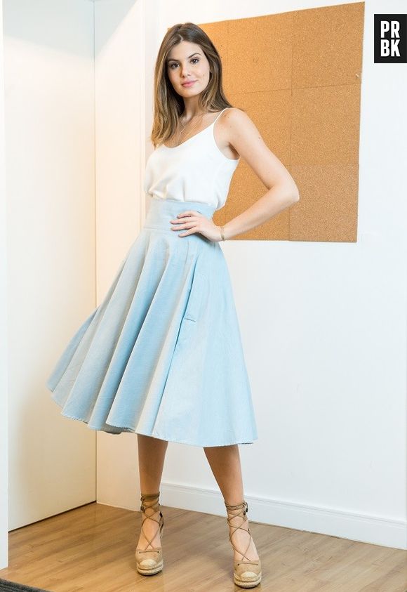 De "Pega Pega", Camila Queiroz adora as saias rodadas, como sua personagem