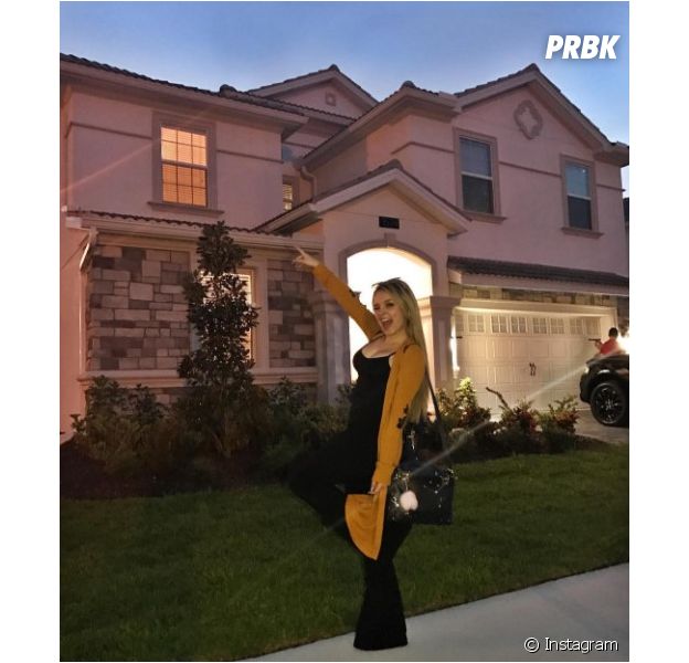 Larissa Manoela na sua casa em Orlando