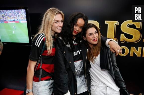 Após a coletiva, Rihanna trocou de roupa e seguiu para o Maracanã, onde econtrou com Fernanda Paes Leme e Fiorella Mattheis