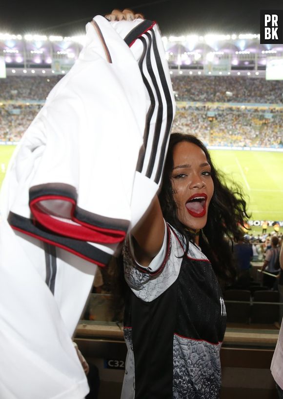 Durante o jogo entre Argentina e Alemanha, Rihanna torceu muito e mostrou seu apoio aos alemãs