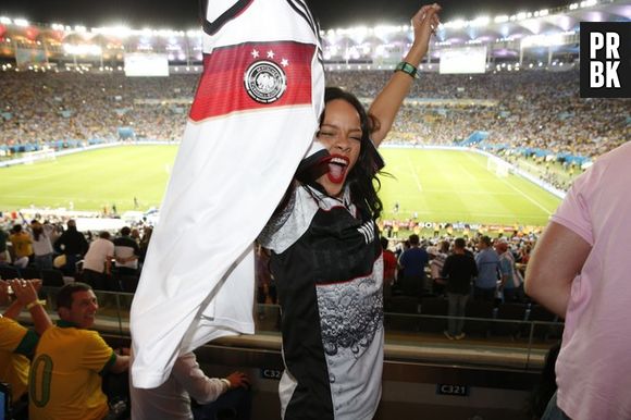 Gente como a gente! Rihanna vibrou muito na final da Copa do Mundo