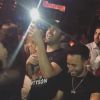 Anitta filma os amigos durante balada nos Estados Unidos