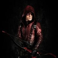 Em "Arrow": Roy aparece como Arsenal no season premiere da 3ª temporada