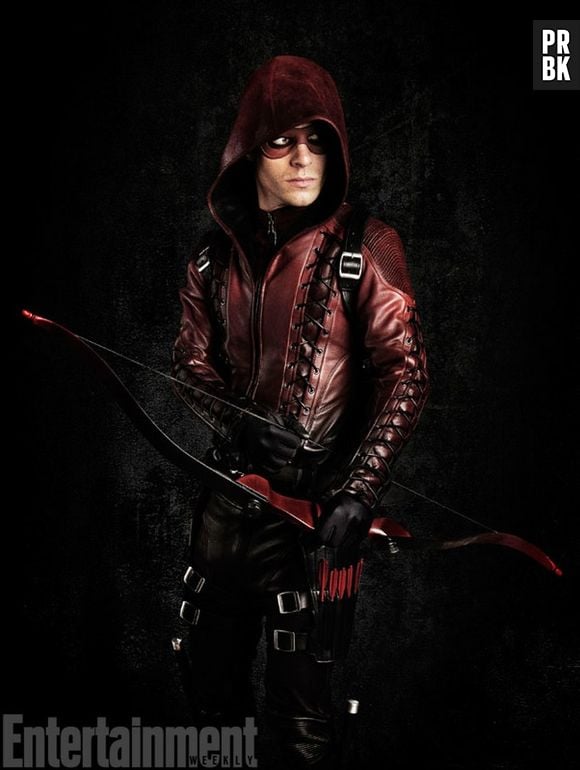 Roy (Colton Haynes) ganhará seu uniforme de Arsenal em "Arrow"