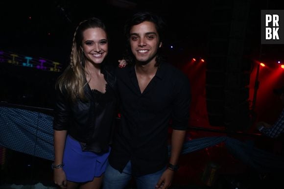 Rodrigo Simas e Juliana Paiva se divertem em boate no Rio de Janeiro, na noite deste domingo, 27 de julho de 2014