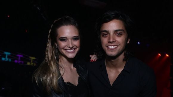 Rodrigo Simas, Juliana Paiva e Anitta curtem show de forró e se divertem no Rio