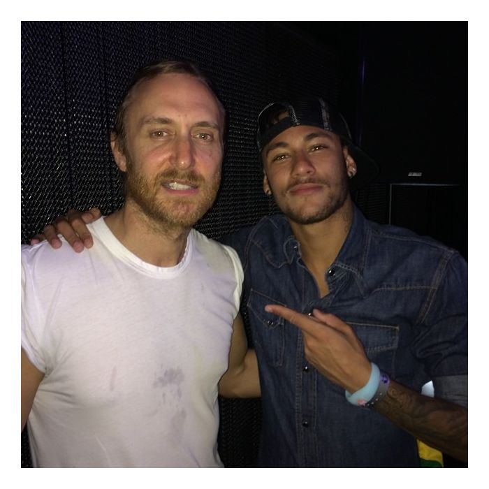 Depois que Bruna Marquezine voltou ao Brasil, Neymar curtiu o show de David Guetta 