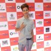João Guilherme faz pose na pré-estreia do filme "Fala Sério, Mãe" em São Paulo