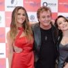 Larissa Manoela, Ingrid Guimarães e Fábio Jr. posam juntos na pré-estreia de "Fala Sério, Mãe" em São Paulo