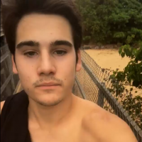 Nicolas Prattes polemiza em stories do Instagram: "Quer ver meu p**?"